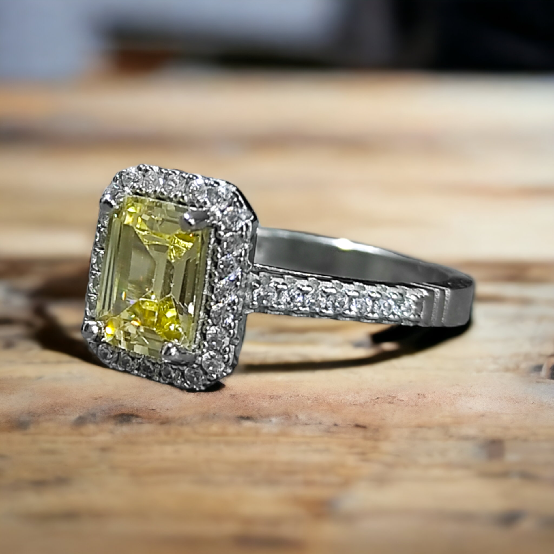 Sitrin Taşlı Altın Kaplamalı Gümüş Yüzük