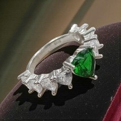 Zirkon Taşlı Altın Rodajlı Gümüş Kalp Yüzük