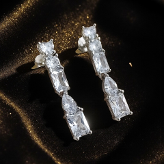 Swarovski Bagety Taşlı Altın Rodajlı Gümüş Küpe