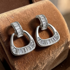 Swarovski Bagety Taşlı Altın Rodajlı Gümüş Küpe