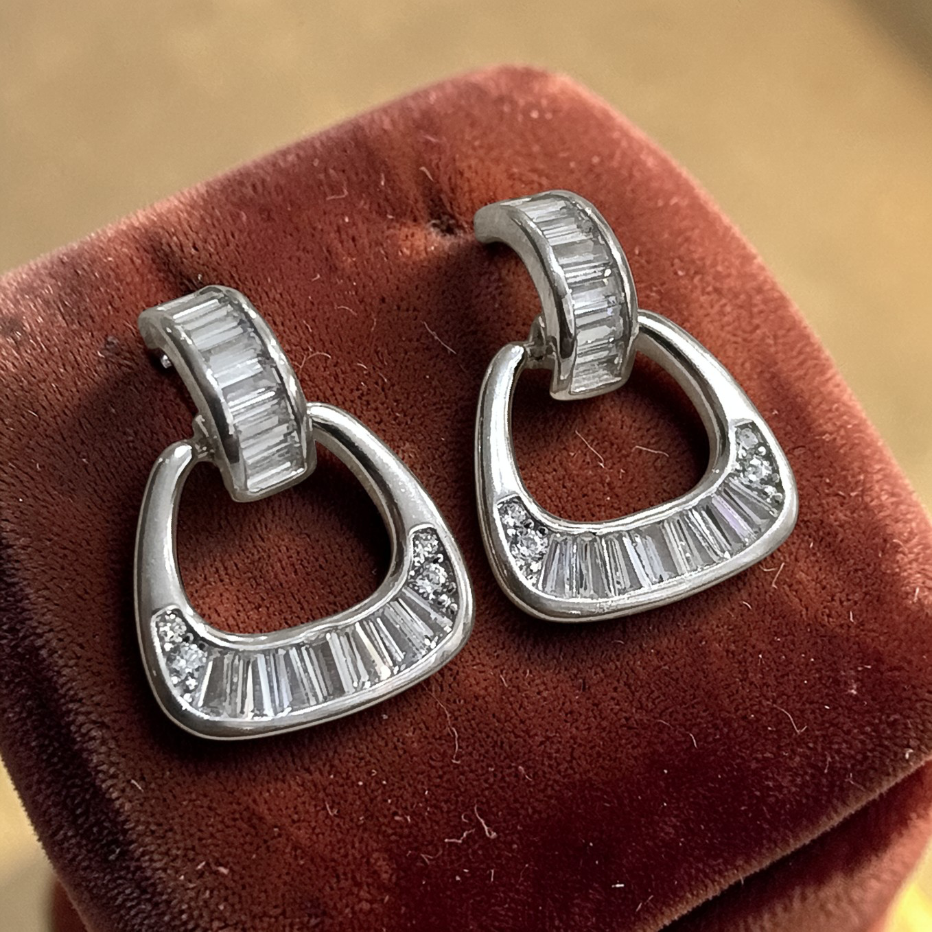 Swarovski Bagety Taşlı Altın Rodajlı Gümüş Küpe