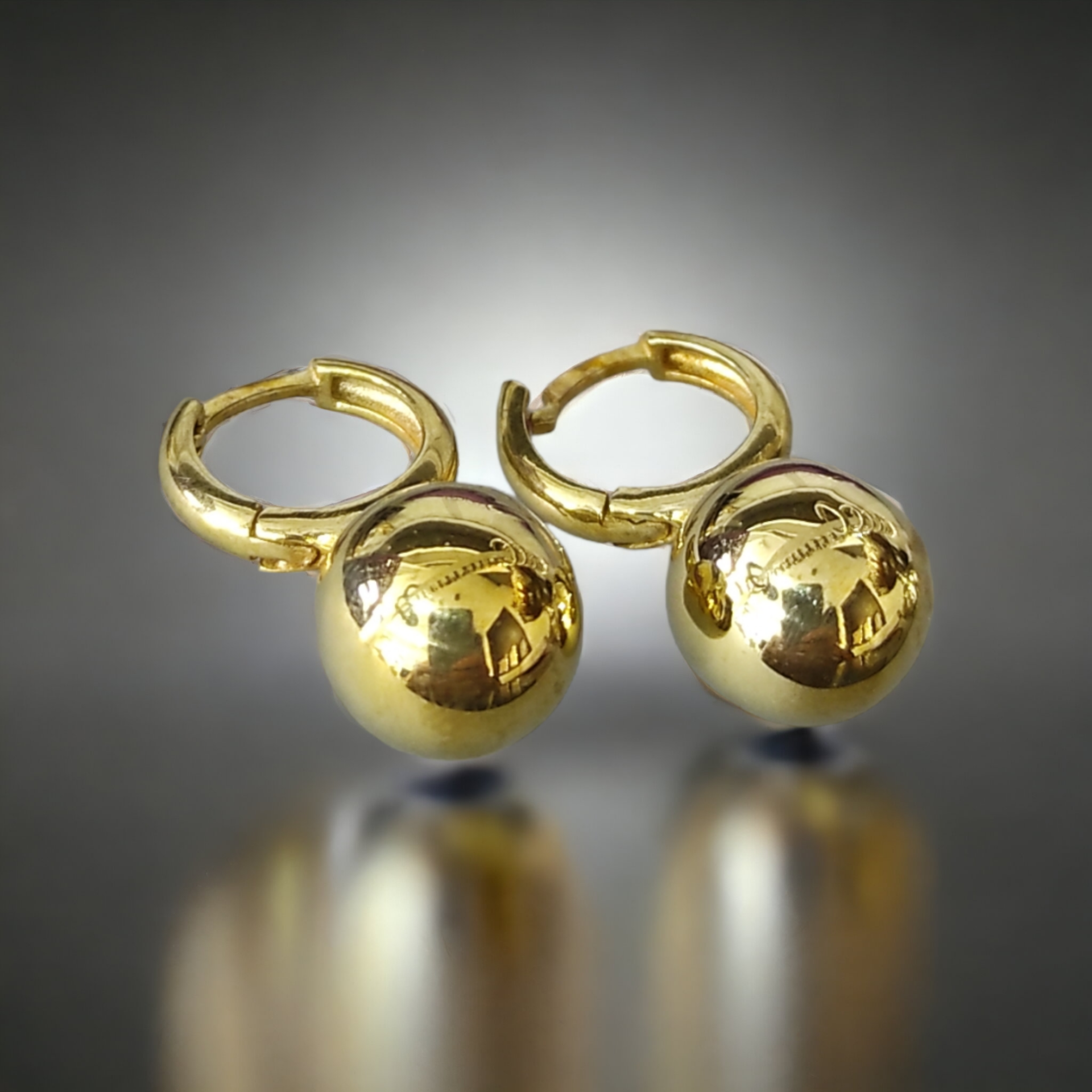 Halkalı Altın kaplamalı Gümüş Top Küpe