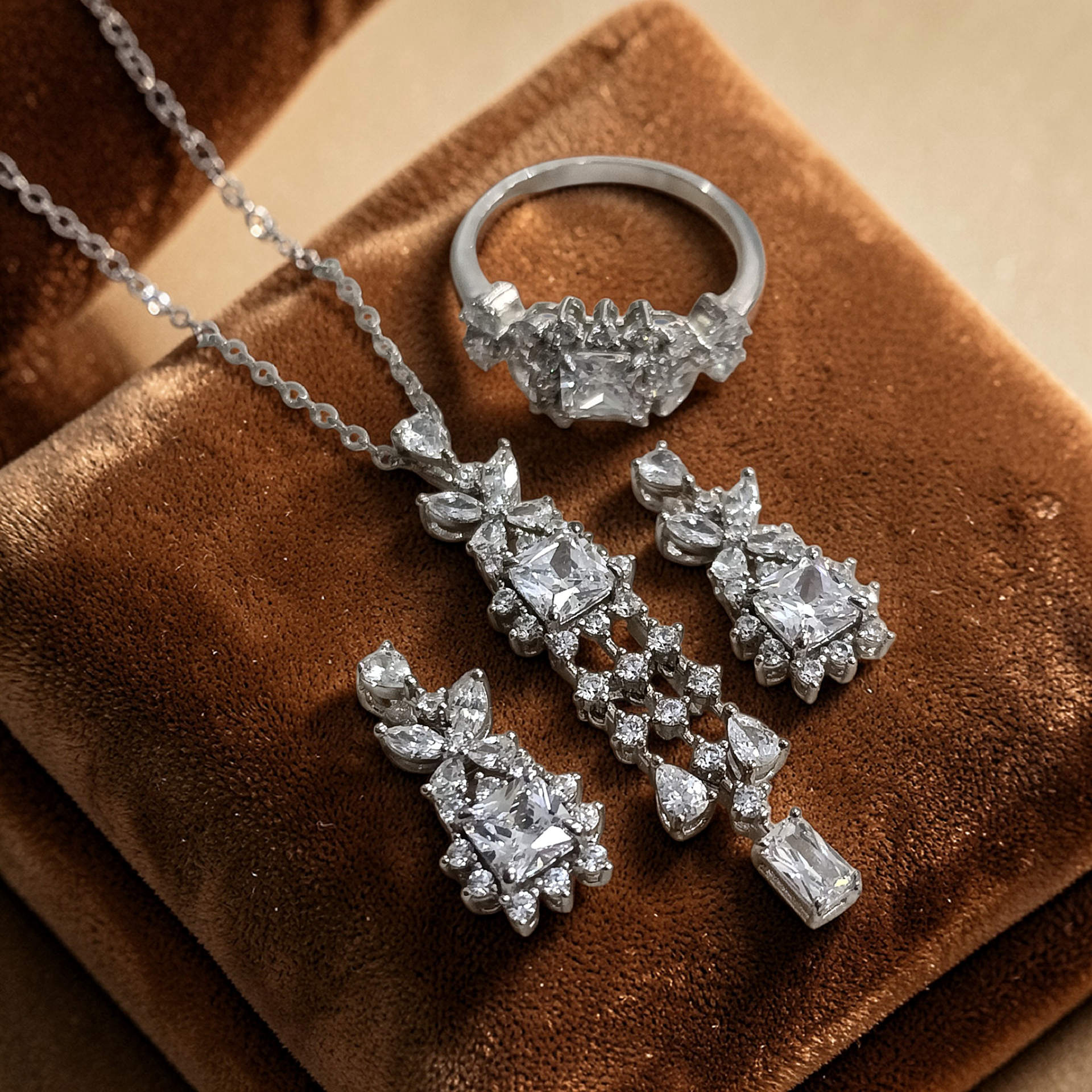 Bagety Taşlı Altın Rodajlı Gümüş Set