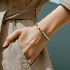 Fruze Taşlı Rose Altın Kaplamalı Kelepce Gümüş Bilezik