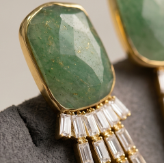 Turmalin Taşlı Altın Kaplamalı Tek Tasarım Gümüş Küpe