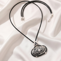 Oltu Taşlı Tek Tasarım Elişi Gümüş Kolye