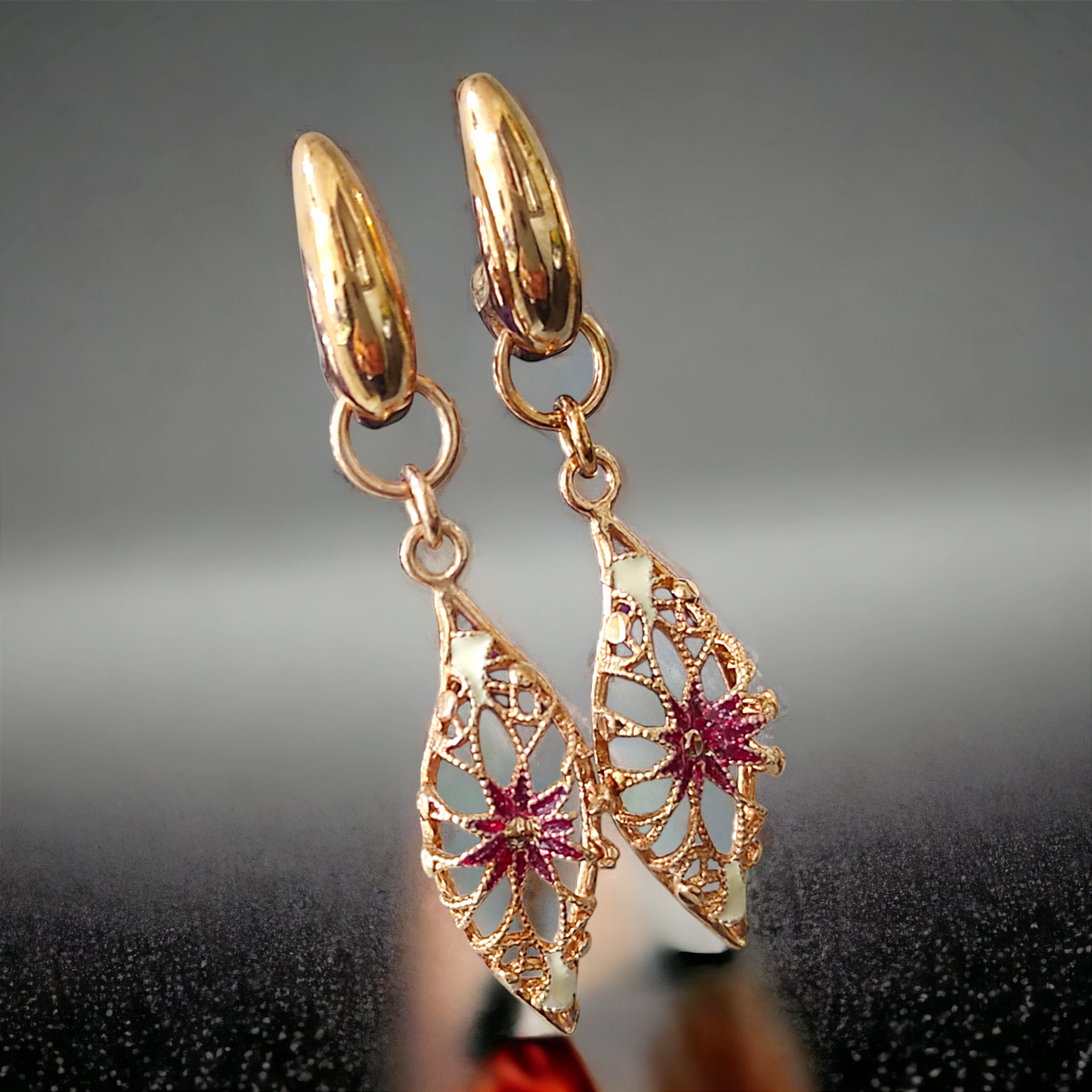 Desenli Model Gümüş İthal Rose Küpe