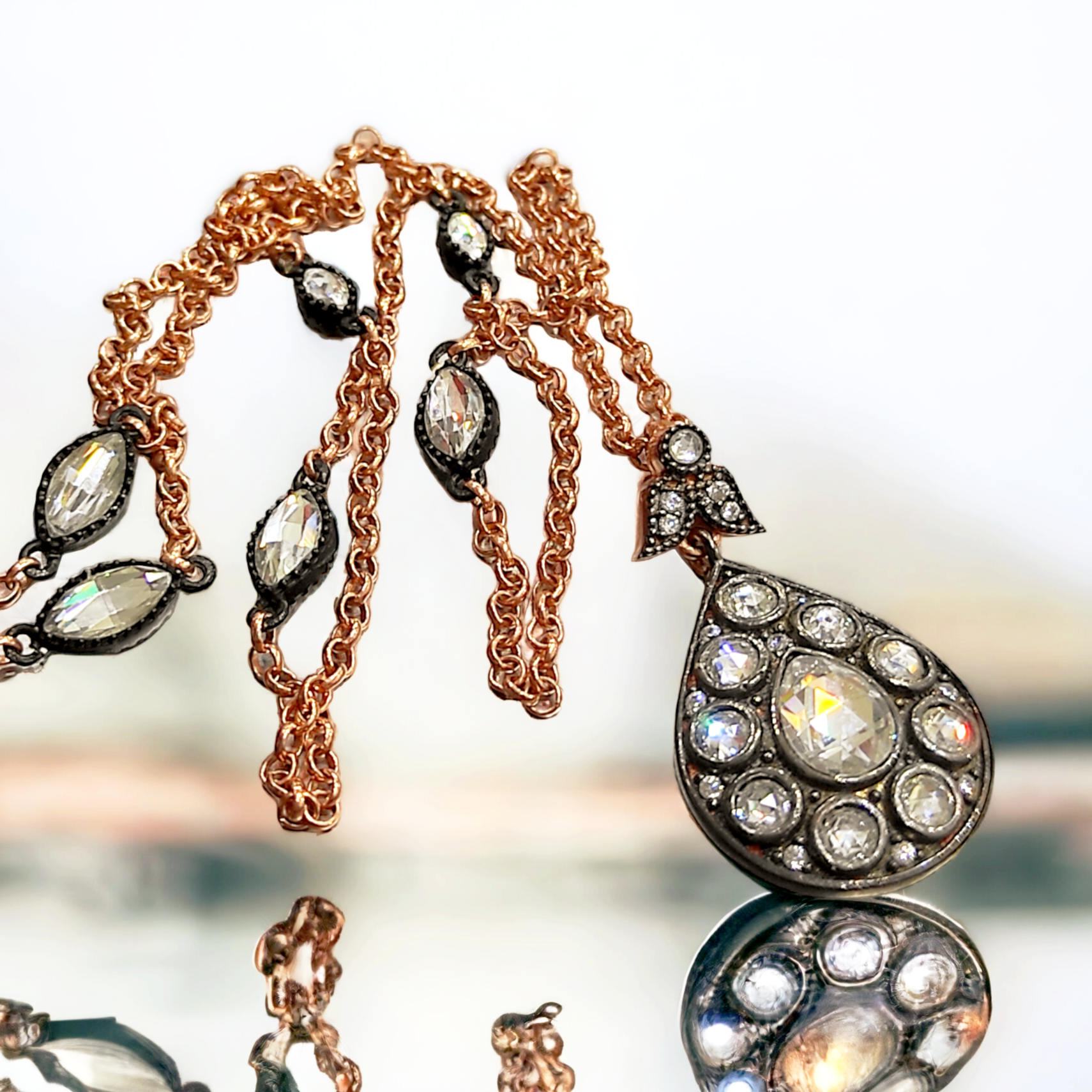 Elmas Monturl, Altın kaplamalı Gümüş Kolye