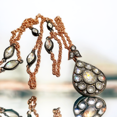 Elmas Monturl, Altın kaplamalı Gümüş Kolye