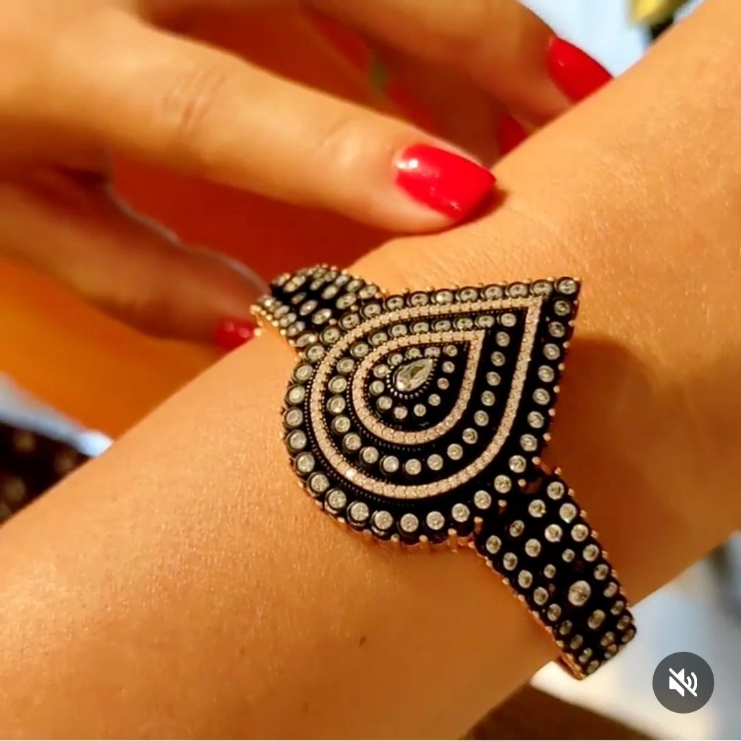 Elmas Montur, Altın Kaplama Gümüş Bilezik