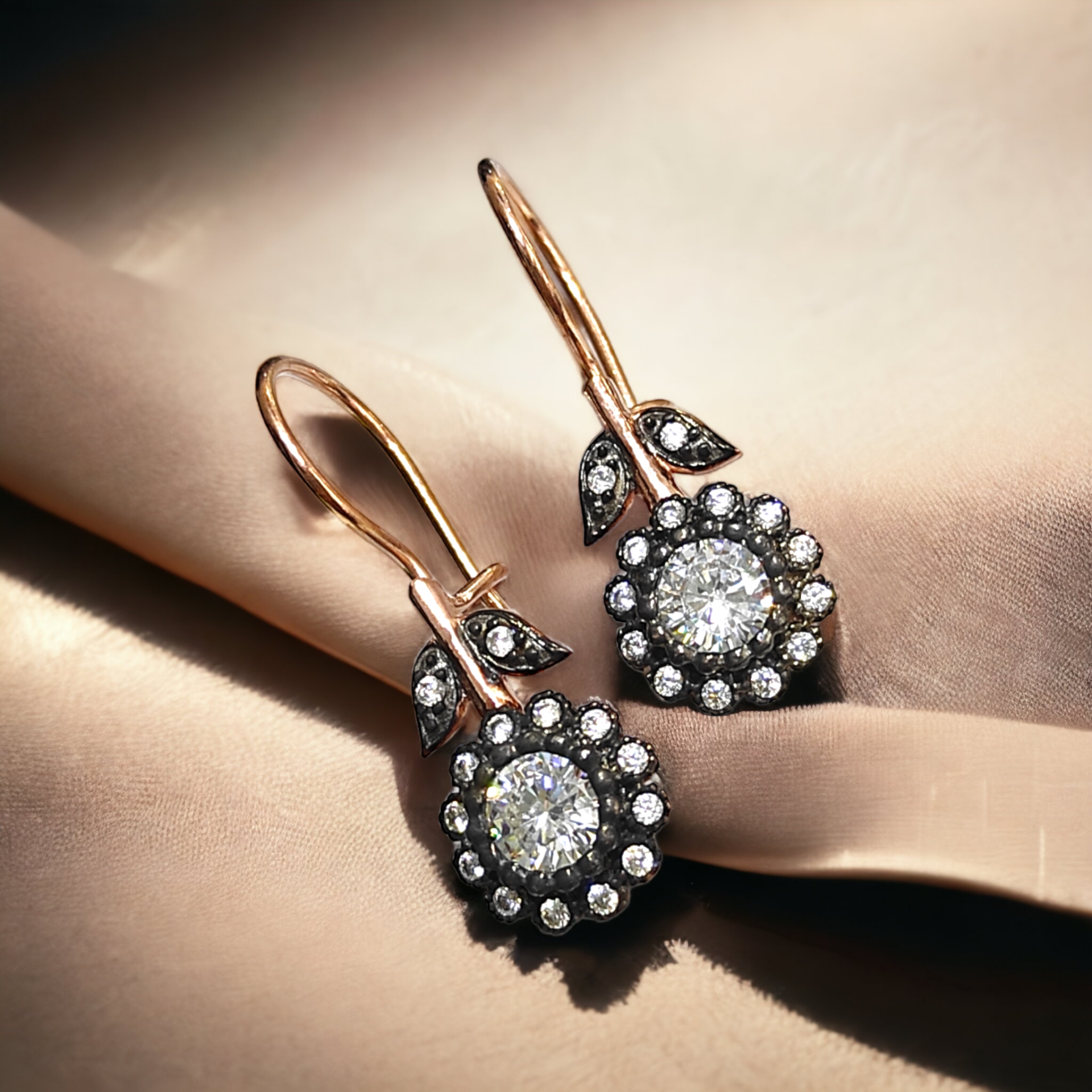 Elmas Monturlu Altın Kaplamalı Gümüş Küpe