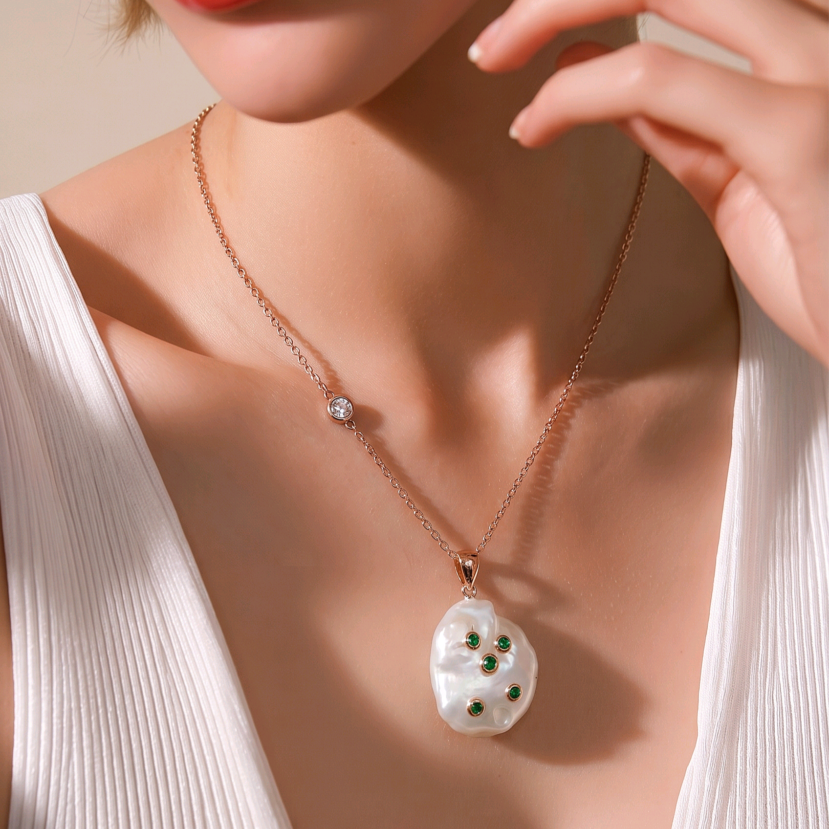 Barok inci , Zümrüt Taşlı Rose Tek Tasarım Gümüş Kolye