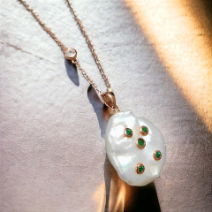 Barok inci , Zümrüt Taşlı Rose Tek Tasarım Gümüş Kolye