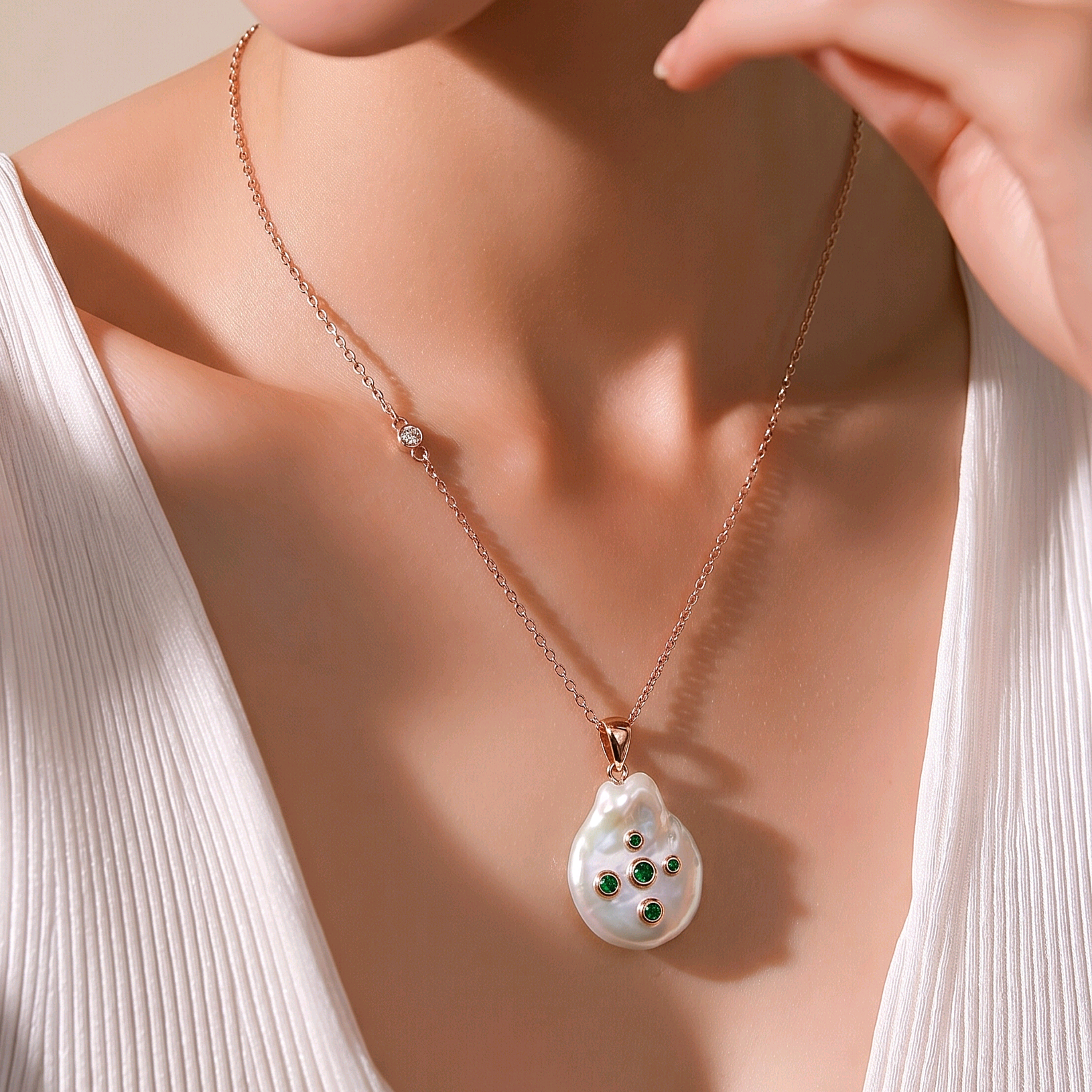 Barok incili Zümrüt Taşlı Rose Gümüş Kolye