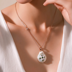 Barok incili Zümrüt Taşlı Rose Gümüş Kolye