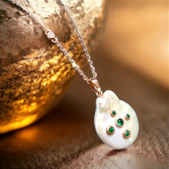 Barok incili Zümrüt Taşlı Rose Gümüş Kolye