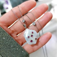 Barok İnci,Yakut Taşlı İthal Tek Tasarım Gümüş Kolye