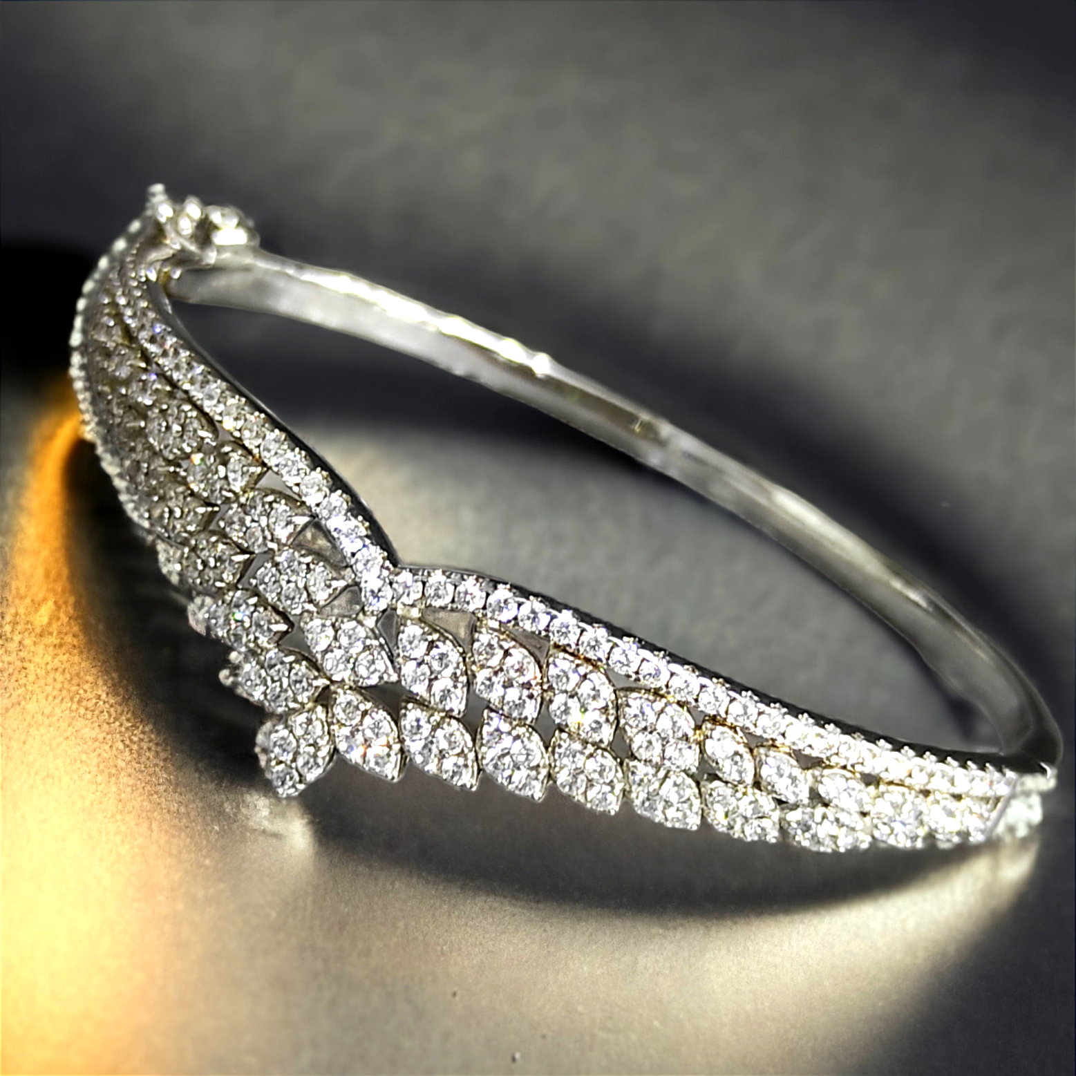 Pırlanta İşçiliği, Swarovski Taşlı Gümüş Bilezik